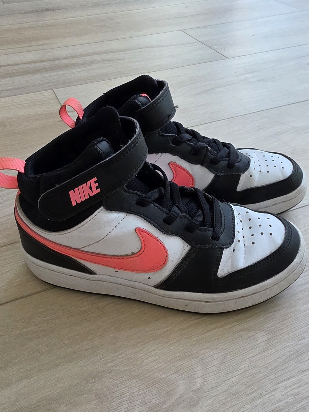 Nike Kids 13.5c Mid-Top Sneakers in White, Black & Pink Coral